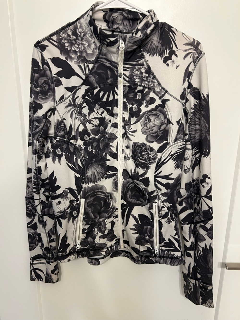 Lululemon Forme Jacket II Floral Brisk Bloom Black White Cuffins - Picture 2 of 12